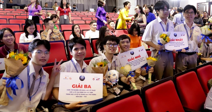 🏆 Học sinh đạt giải KHKT cấp Quốc gia